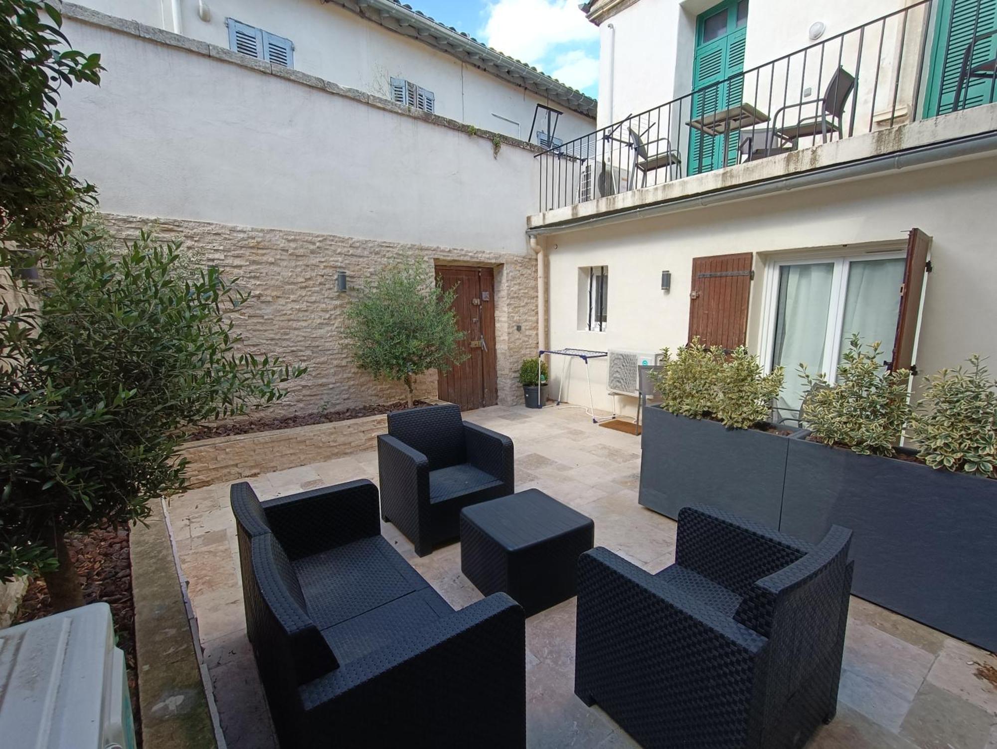 T3 Renove Avec Cour, Intra Muros Avinyon Dış mekan fotoğraf